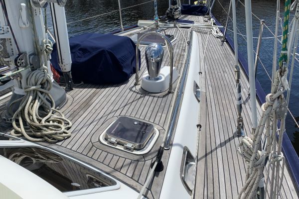 Hylas 54 sailboat Bow with aged teak decking